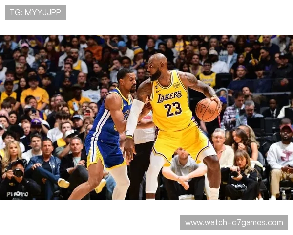 NBA赛季重燃战火 詹姆斯状态回升 勇士新援表现亮眼引发热议 NBA赛季重燃战火 詹姆斯状态回升 勇士新援表现亮眼引发热议