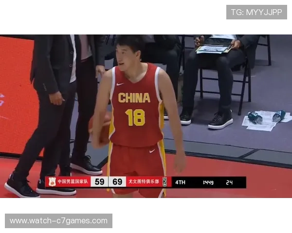 中国男篮力克劲敌晋级四强全队展现顽强拼搏精神决胜时刻球迷欢呼不已 中国男篮力克劲敌晋级四强全队展现顽强拼搏精神决胜时刻球迷欢呼不已