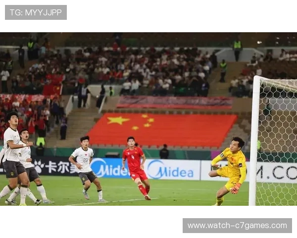 国足鏖战逆转取胜点燃球迷热情再创赛季新高主帅盛赞团队精神表现