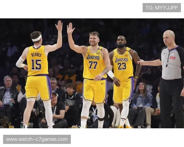 詹姆斯领衔湖人强势反弹西部格局再起波澜东契奇爆发助独行侠紧追排名 詹姆斯领衔湖人强势反弹西部格局再起波澜东契奇爆发助独行侠紧追排名