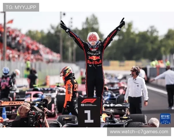 F1赛季最新动态:梅赛德斯与红牛展开激烈竞争,维斯塔潘领跑积分榜 F1赛季最新动态:梅赛德斯与红牛展开激烈竞争,维斯塔潘领跑积分榜