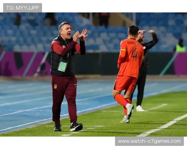 中国足球新教练上任后首战告捷 球队表现令人期待