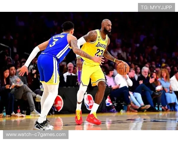 勒布朗詹姆斯再度领衔湖人队逆转胜利 全场砍下30分助球队迎来三连胜