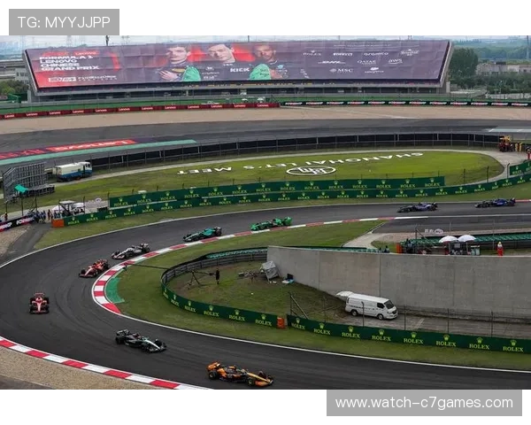 F1赛季最新动向：车手换阵容与技术革新引爆赛道竞争